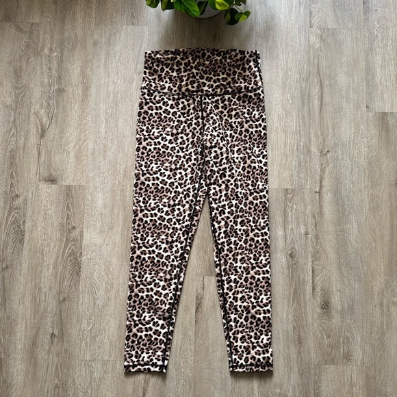Pants - Women’s Cheetah Print Animal Print Leggings size L